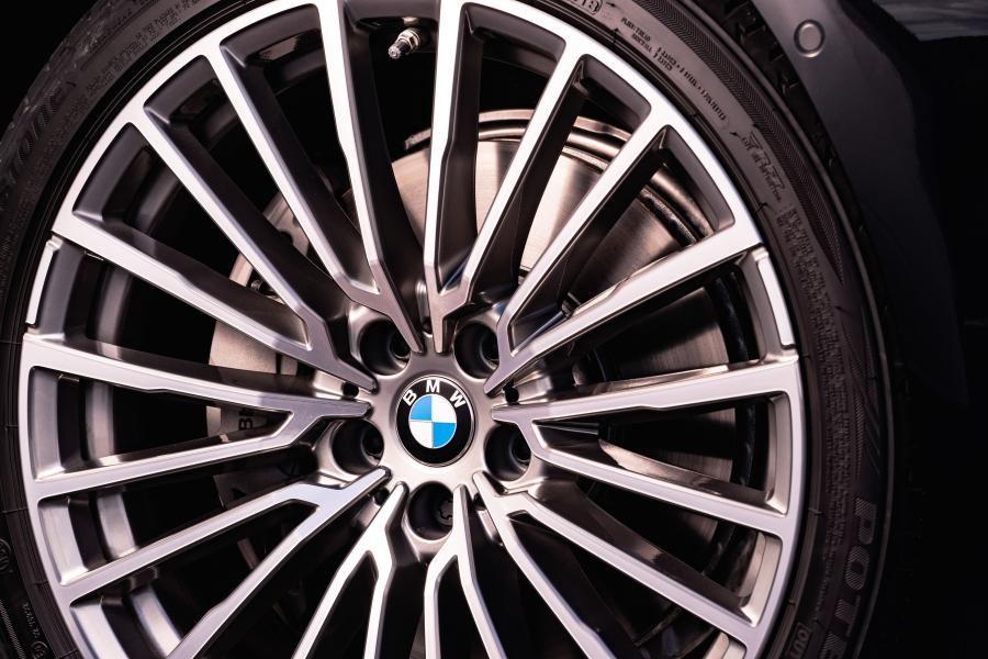 Колеса BMW 730Ld (G12) 2019 года  (UK) (фото 24 из 36)